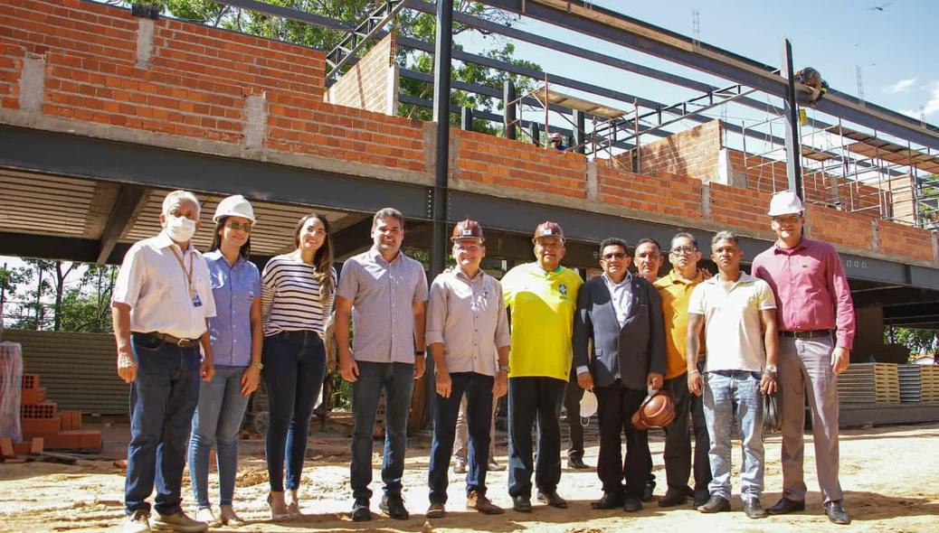Prefeito visita obra de contrução de escola na zona Norte de Teresina