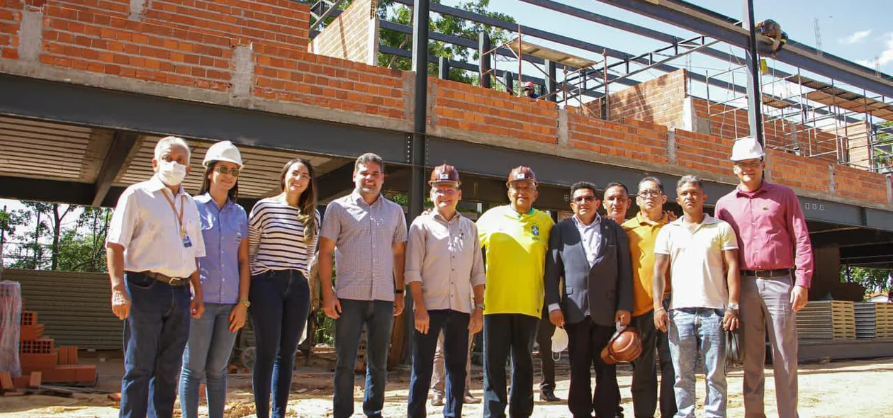Prefeito visita obra de contrução de escola na zona Norte de Teresina