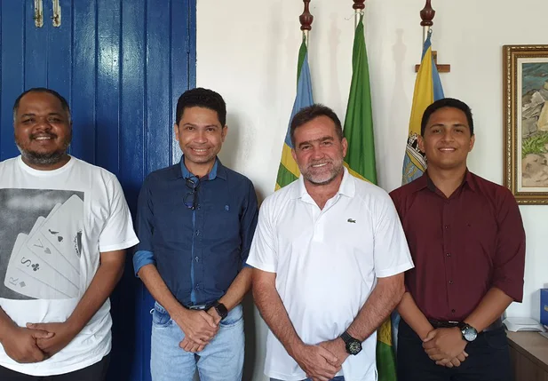 Prefeito de Oeiras anuncia historiador Júnior Vianna para Secretaria de Cultura