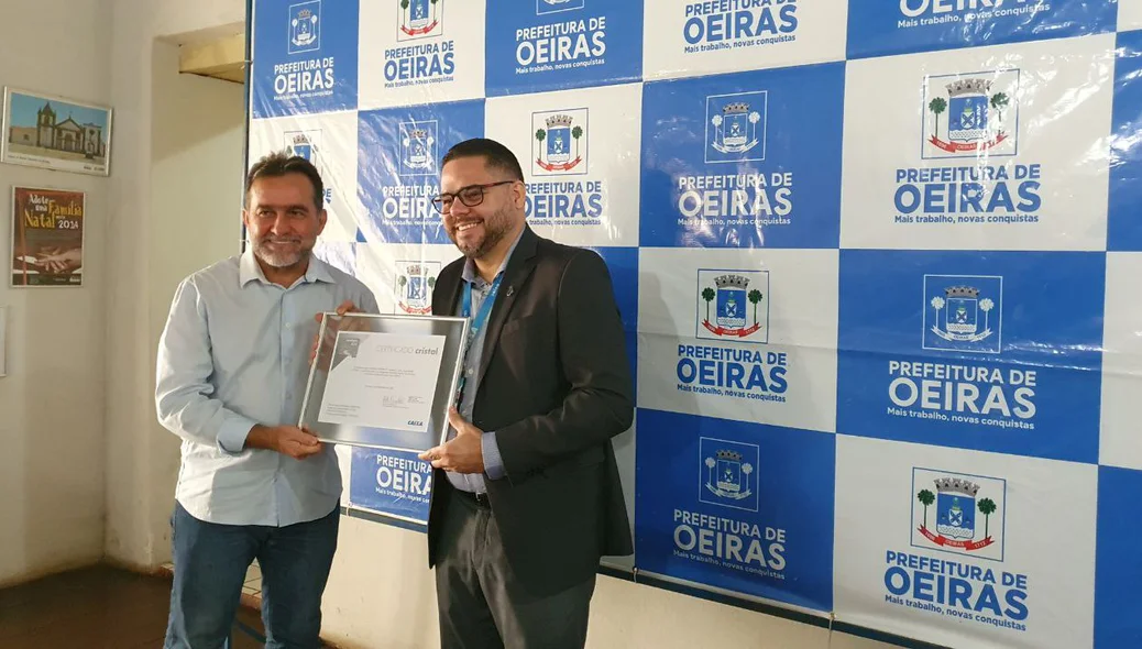 Prefeito de Oeiras recebe selo