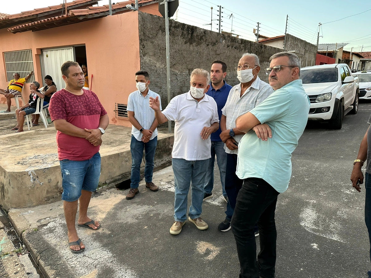 Prefeito Dr. Pessoa e equipes da Semduh