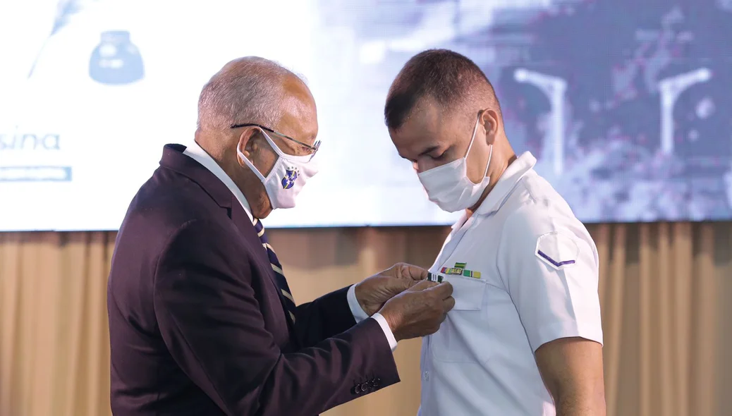 Prefeito Dr. Pessoa entrega Medalha do Mérito Conselheiro Saraiva em solenidade
