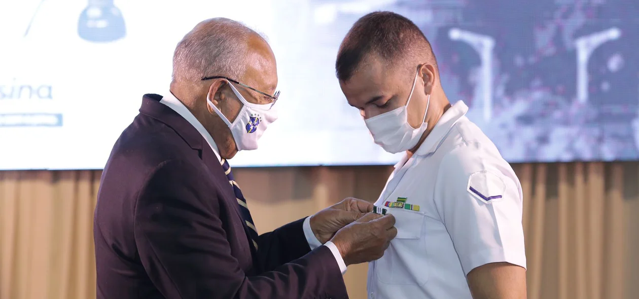 Prefeito Dr. Pessoa entrega Medalha do Mérito Conselheiro Saraiva em solenidade