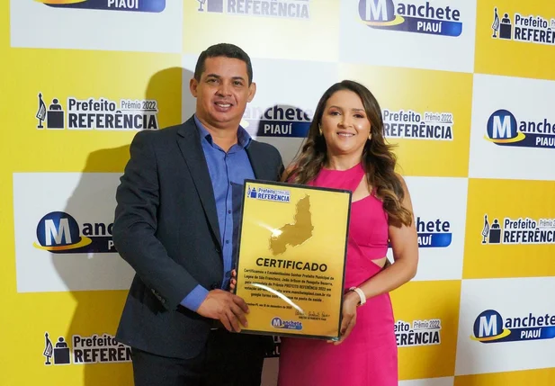 Prefeito João Arilson recebe Prêmio de Prefeito Referência 2022