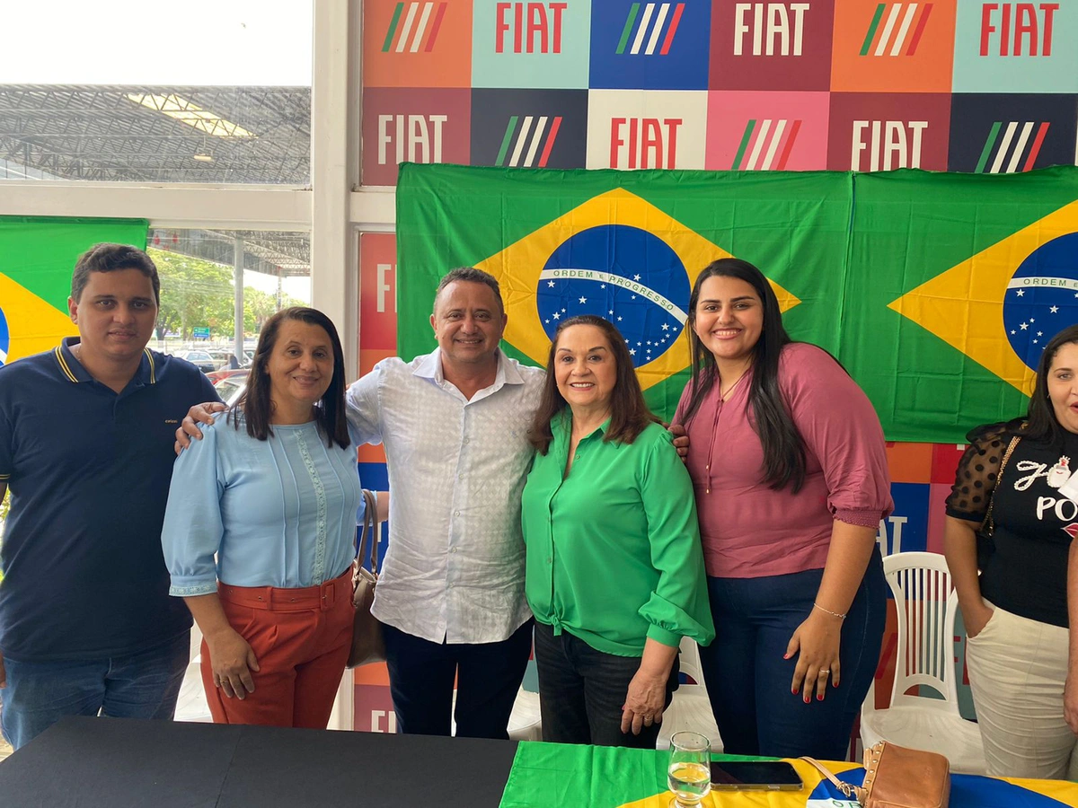 Prefeito Miguel Rodrigues recebe chave de veículo 0km para o Conselho Tutelar de Itainópolis.