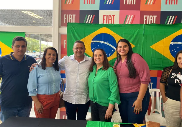 Prefeito Miguel Rodrigues recebe chave de veículo 0km para o Conselho Tutelar de Itainópolis.