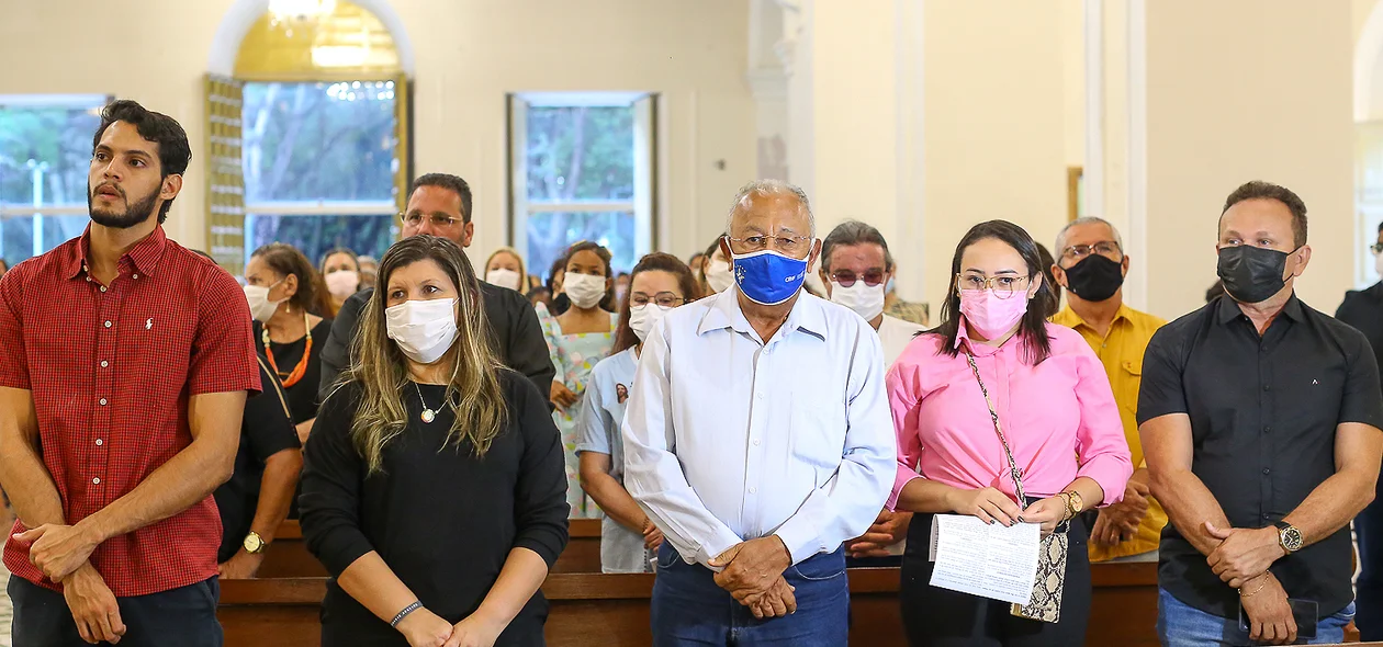 Prefeito participou da missa de Natal
