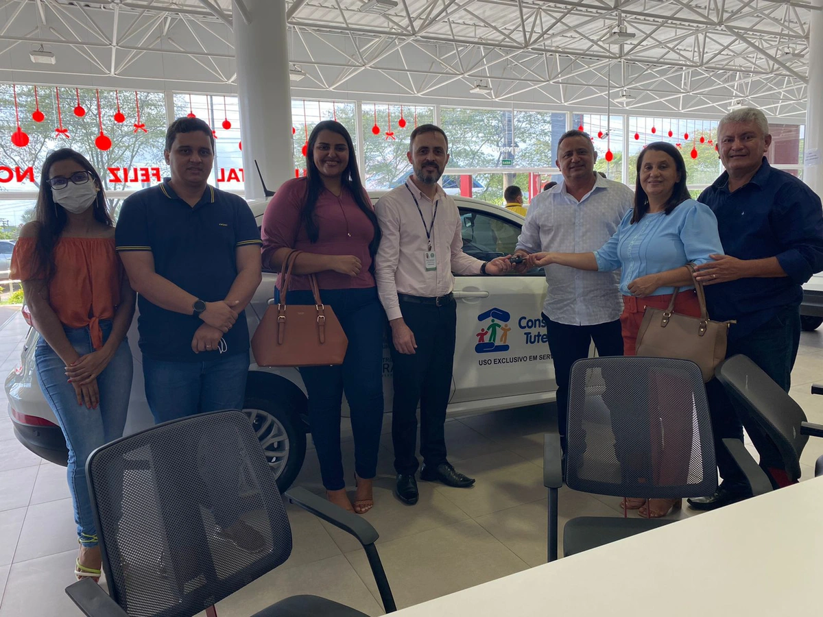 Prefeito recebe veículo 0km para o Conselho Tutelar