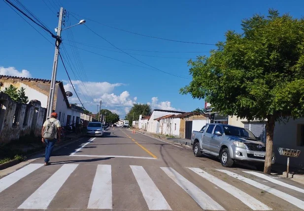 Prefeitura de Curimatá realiza sinalização de ruas asfaltadas