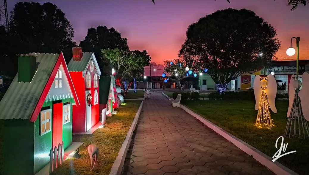 Prefeitura de Joaquim Pires instala decoração e iluminação natalina