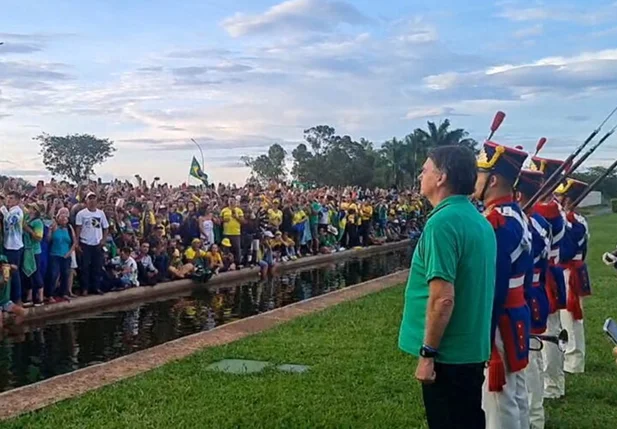 Presidente Bolsonaro em encontro com apoiadores