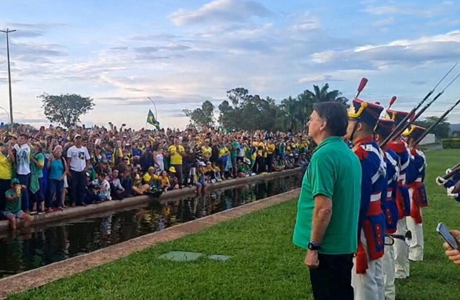 Presidente Bolsonaro em encontro com apoiadores