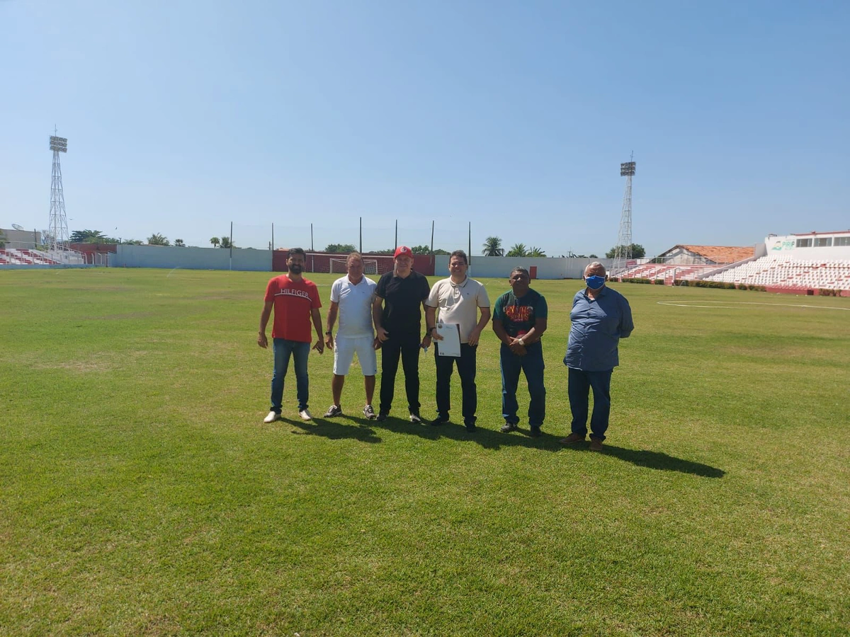 Presidente do 4 de Julho, José Amaro, recebe comissão da FFP