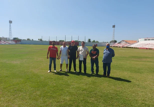 Presidente do 4 de Julho, José Amaro, recebe comissão da FFP