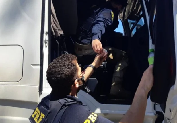 PRF apreende anfetaminas na BR 343 em Piripiri