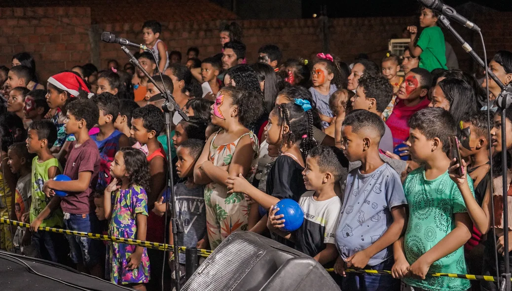Público atento a apresentação