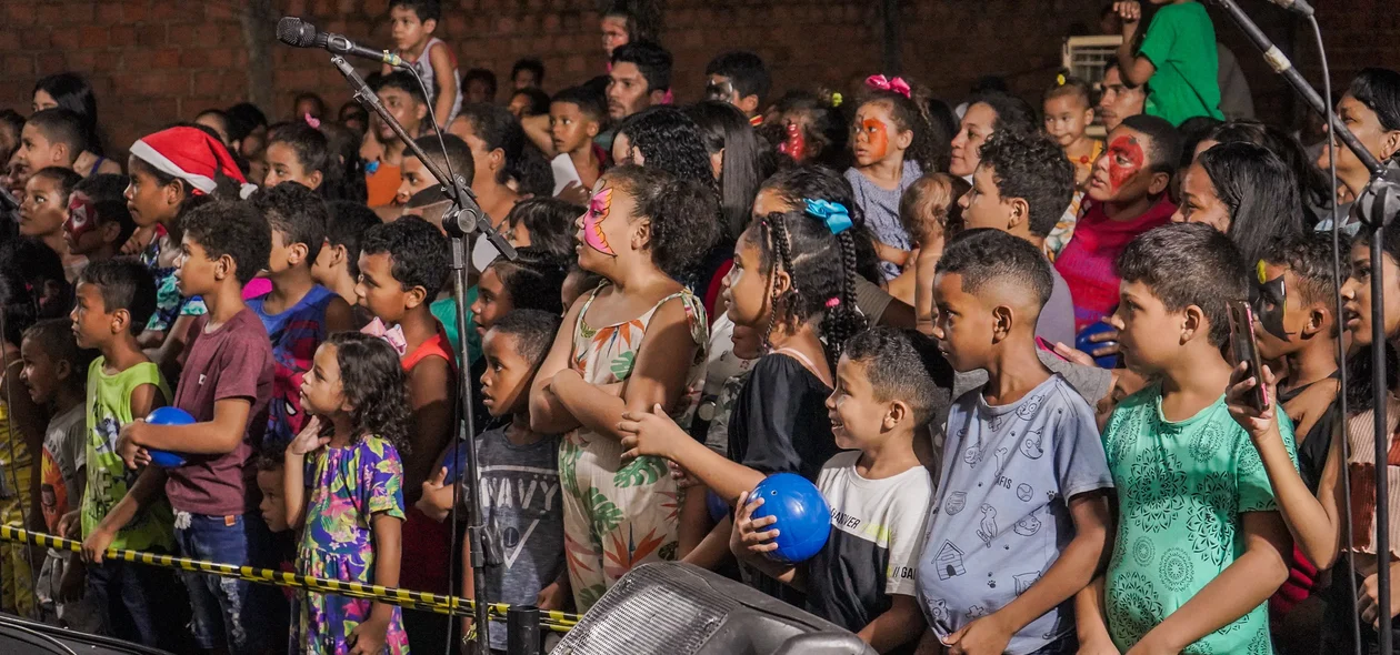 Público atento a apresentação
