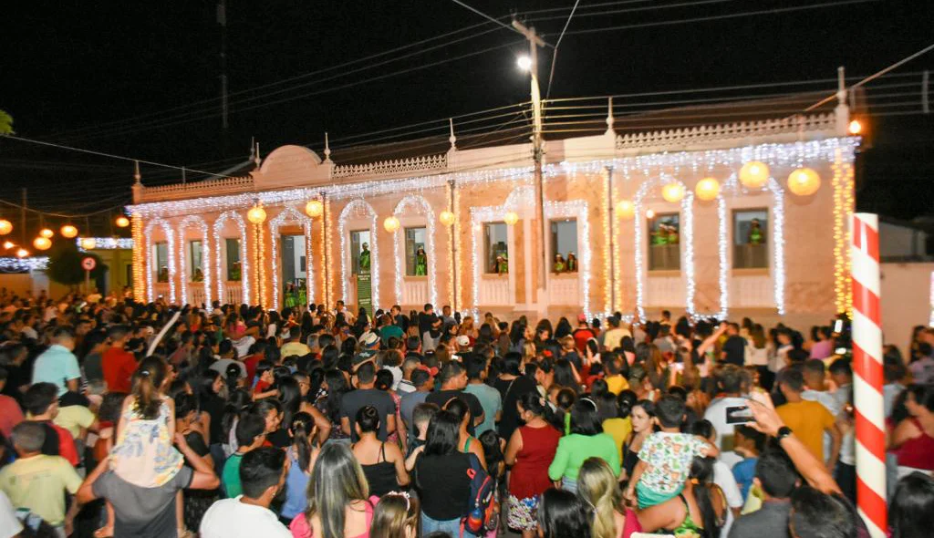 Público compareceu para ver o lançamento do Natal Luz em Pedro II