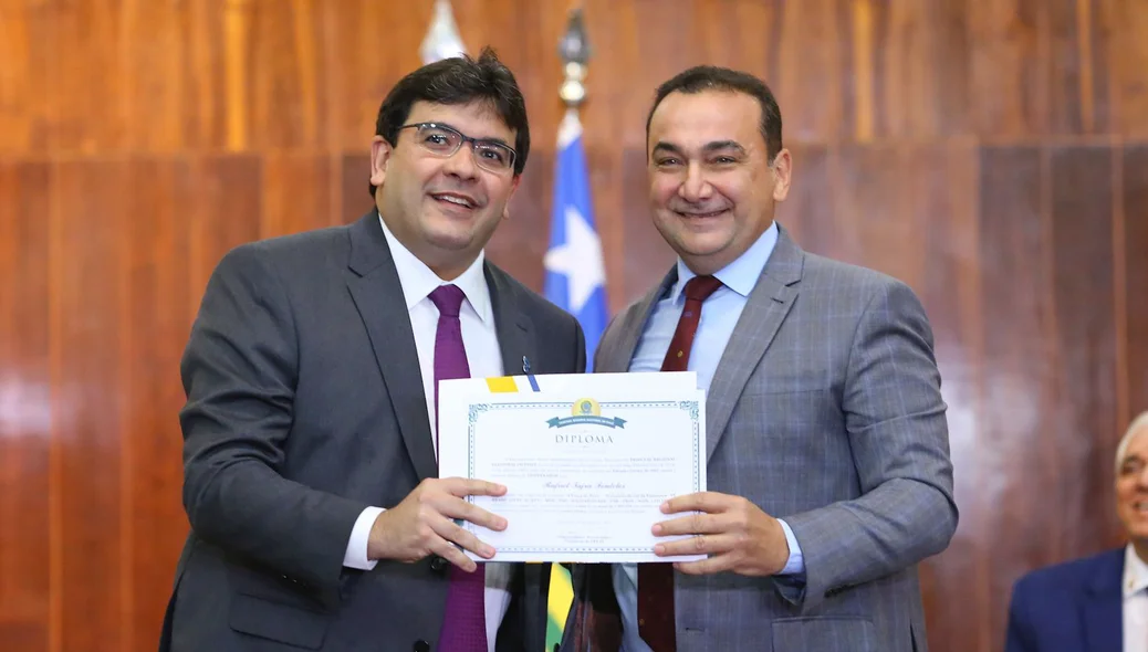 Rafael Fonteles sendo diplomado