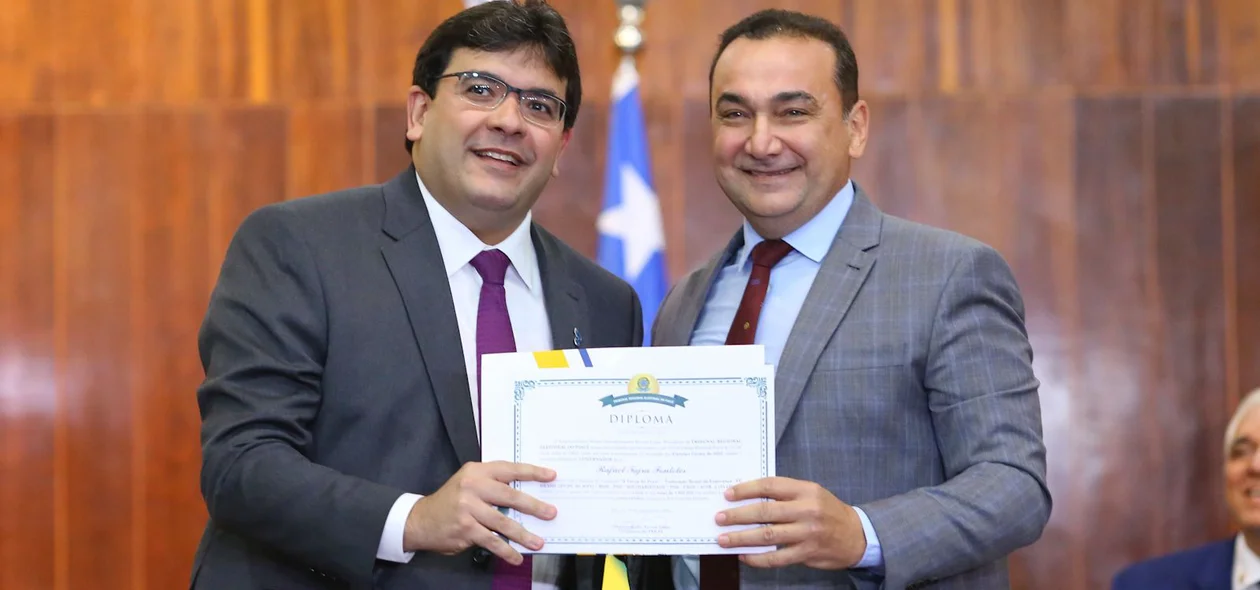 Rafael Fonteles sendo diplomado
