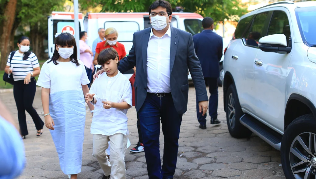 Rafael Fonteles e os filhos