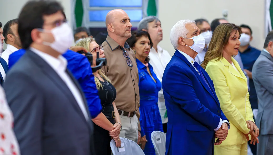 Rafael Fonteles e Themístocles Filho participam de culto de ação de graças