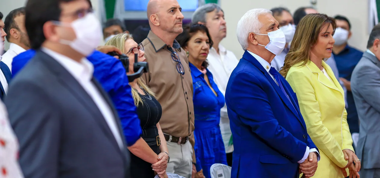 Rafael Fonteles e Themístocles Filho participam de culto de ação de graças