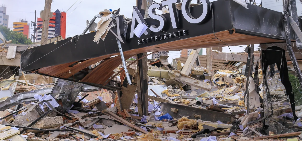 Rastro de destruição no restaurante Vasto