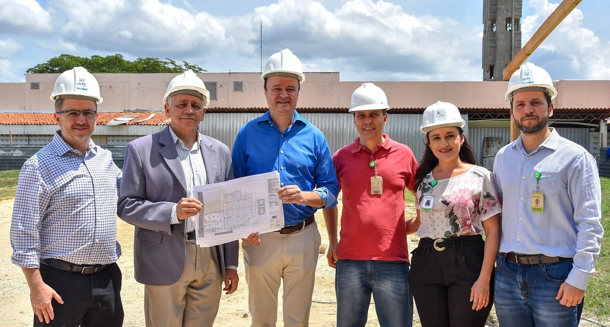 Reitor e Superintendente presentes no lançamento da pedra fundamental
