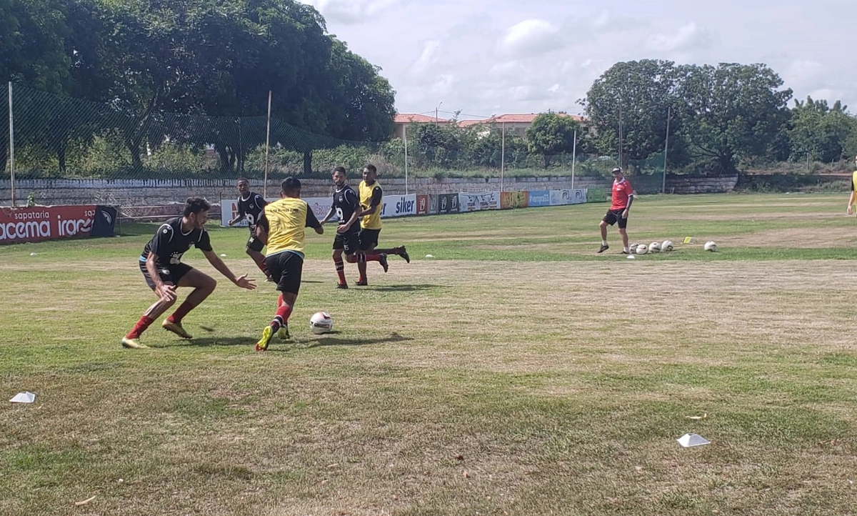 River treina no CT Afrânio Nunes