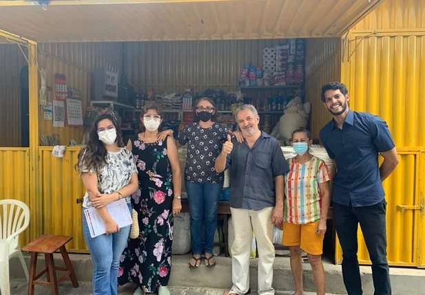 SAAD Centro entrega posse de boxes provisórios a permissionários do Mercado Central