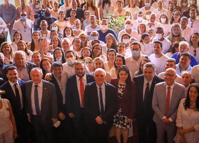 Servidores da Alepi homenageiam Themístocles Filho