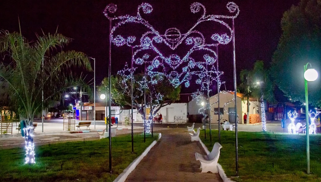 Show de luzes atraem moradores e turistas ao local