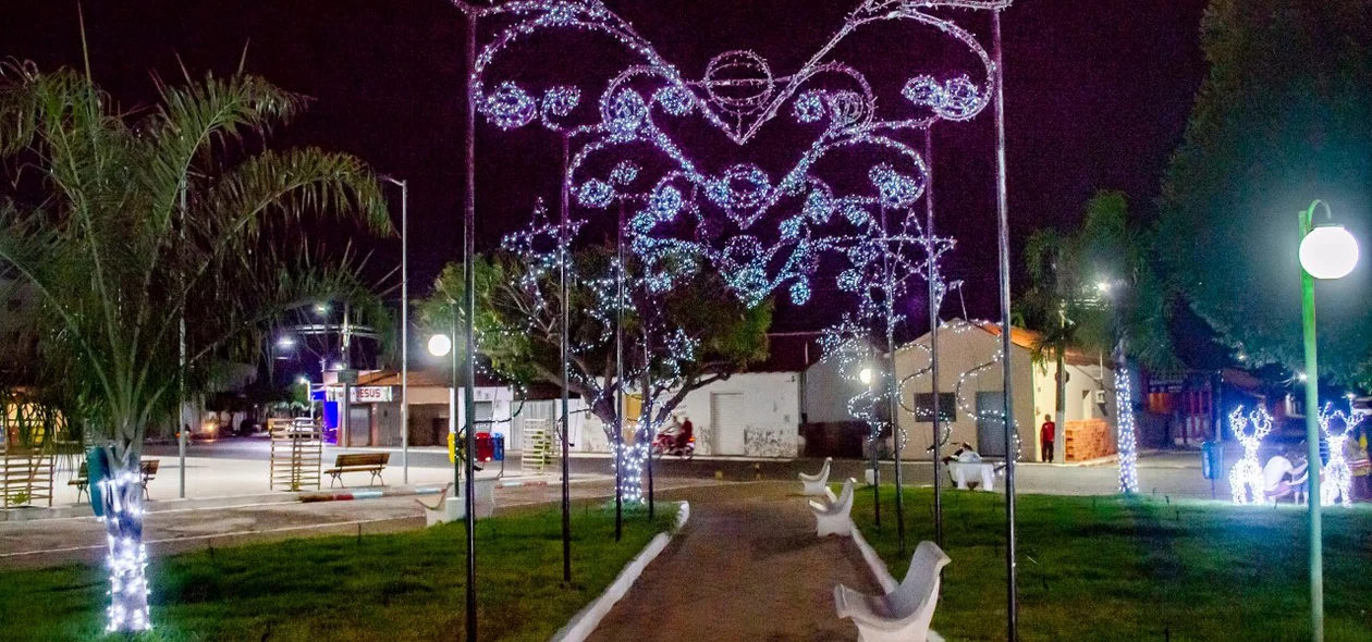 Show de luzes atraem moradores e turistas ao local