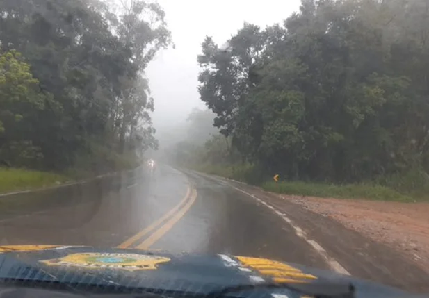 Sobe para 13 o número de pessoas mortas e 104 cidades em situação de emergência por causa das chuvas em Minas Gerais