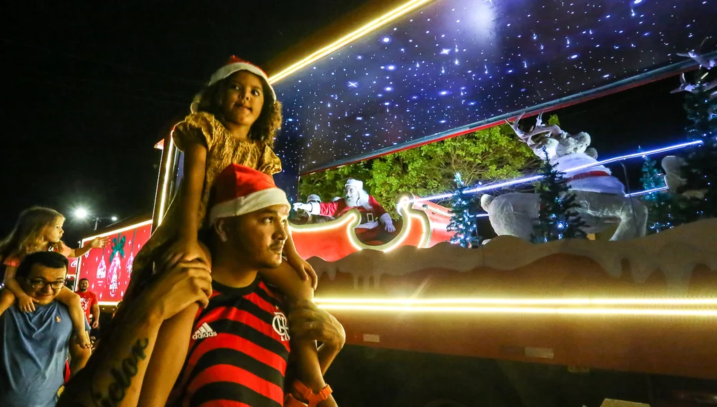 Teresina recebe caminhões iluminados da caravana de Natal da Coca-Cola