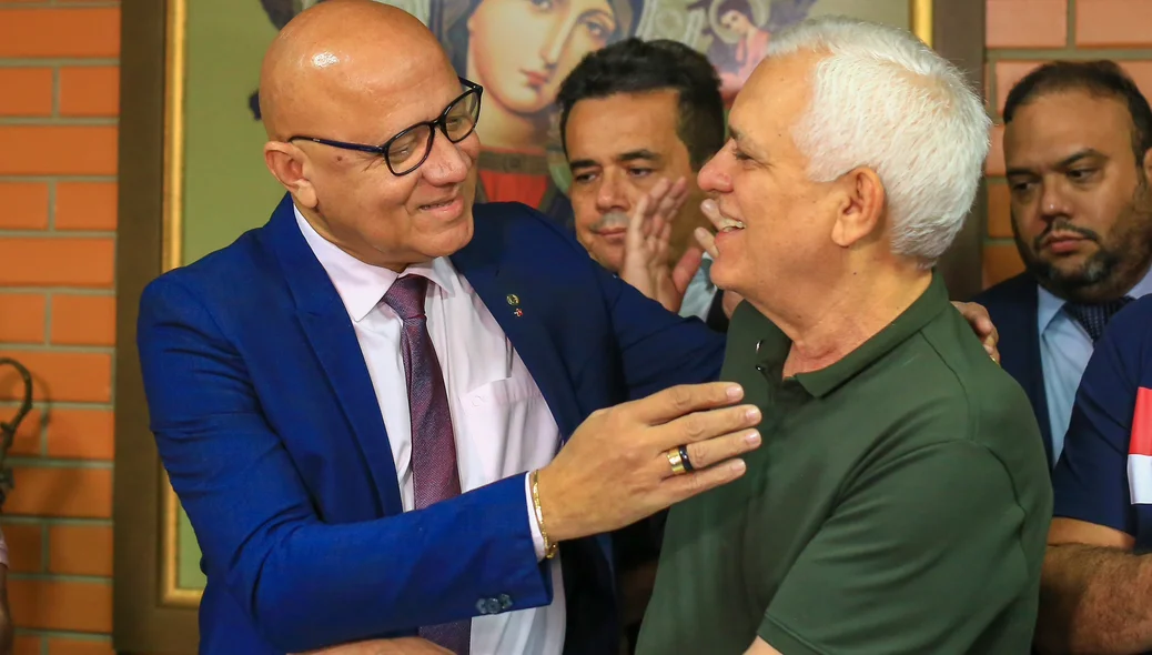 Themístocles Filho ao lado de Franzé Silva e Henrique Pires