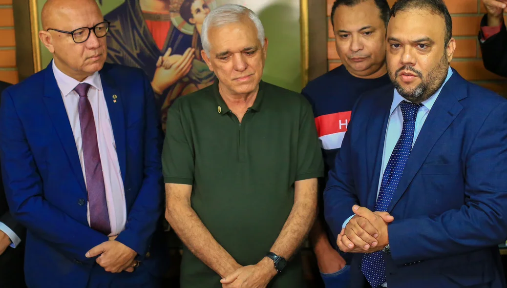 Themístocles Filho ao lado de Franzé Silva, Ziza Carvalho e Evaldo Gomes
