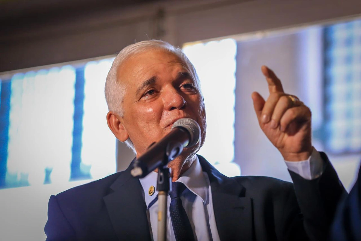 Themístocles Filho discursa