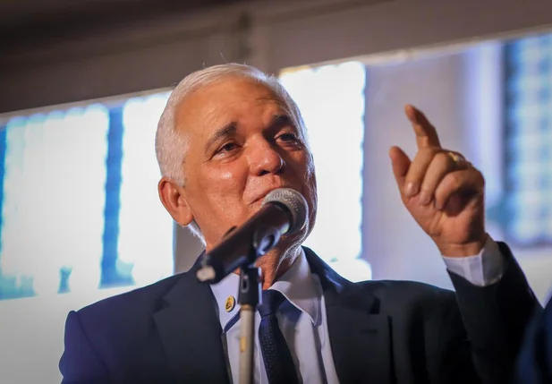 Themístocles Filho discursa