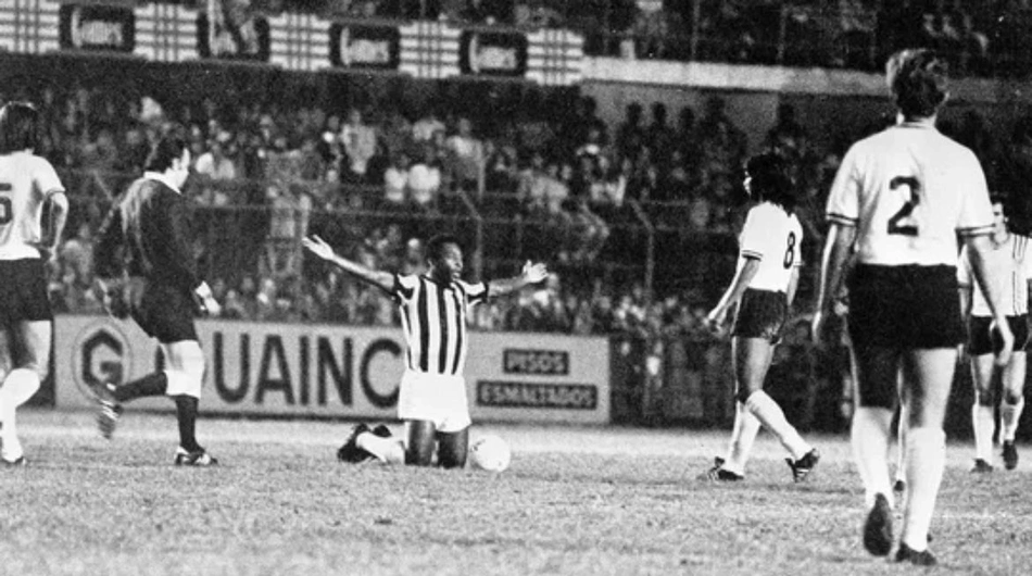 Último jogo de Pelé com a camisa do Santos foi contra a Ponte Preta, na Vila Belmiro, no dia 2 de outubro de 1974.