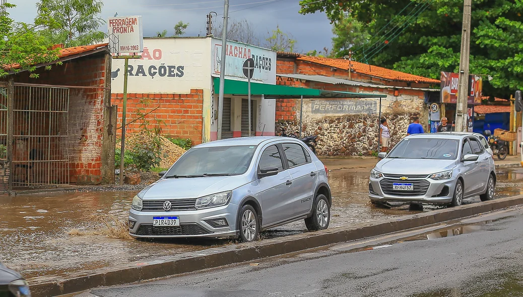 Veículos não conseguem ver os buracos na via