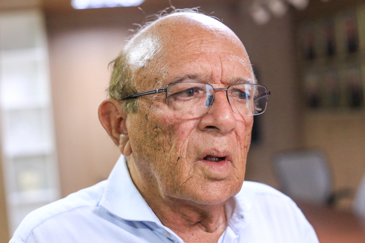Vereador Edson Melo conversando sobre o futuro do PSDB