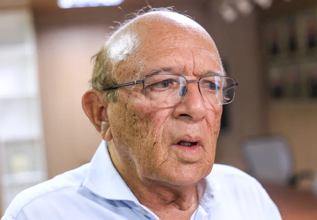 Vereador Edson Melo conversando sobre o futuro do PSDB
