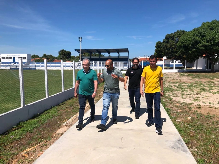 Vereadores visitando o Estádio José Teixeira Santos