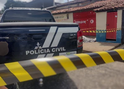 Viatura da Polícia Civil no local do crime