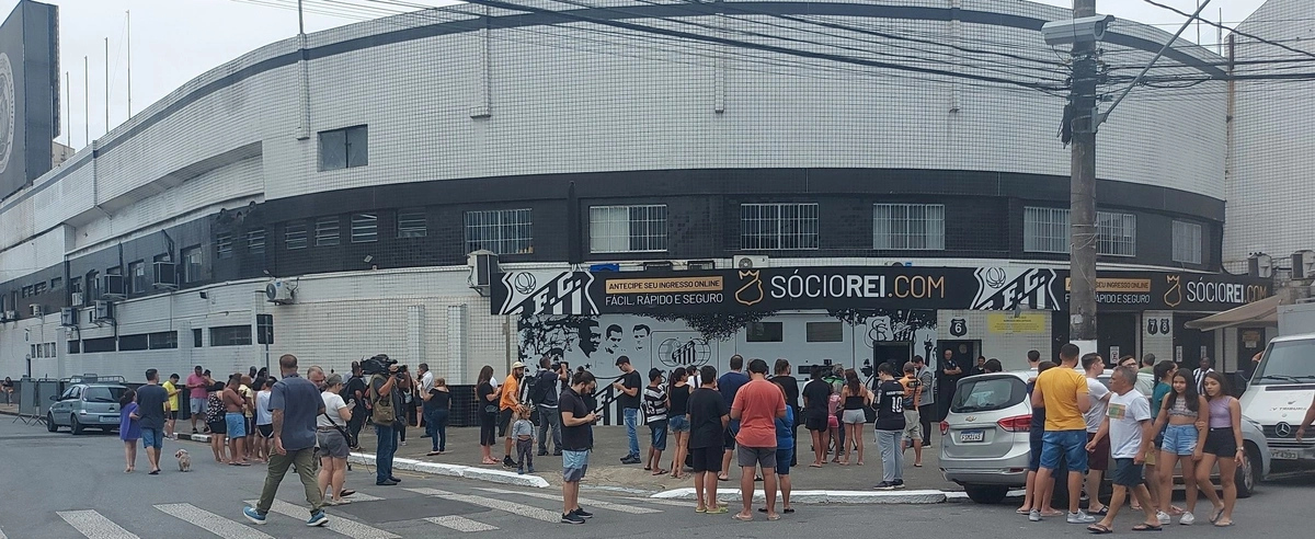 Vila Belmiro após anuncio da morte de Pelé