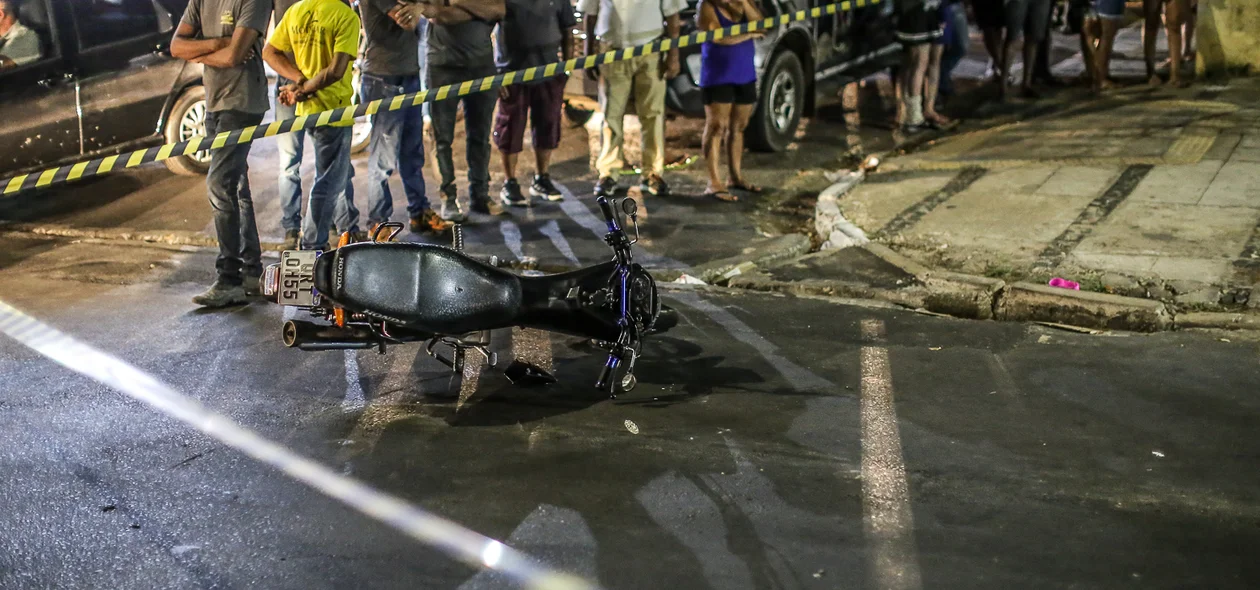 Vítima estava em uma motocicleta quando foi atingido pelos tiros