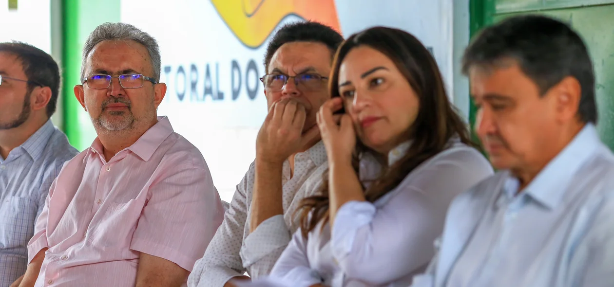 Wellington Dias e Regina Sousa participam de café da manhã com os acolhidos da Pastoral do Povo.