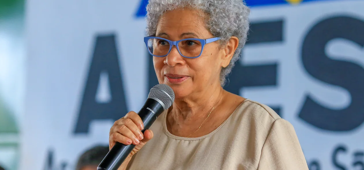 Regina Sousa participa de café da manhã com os acolhidos da Pastoral do Povo.
